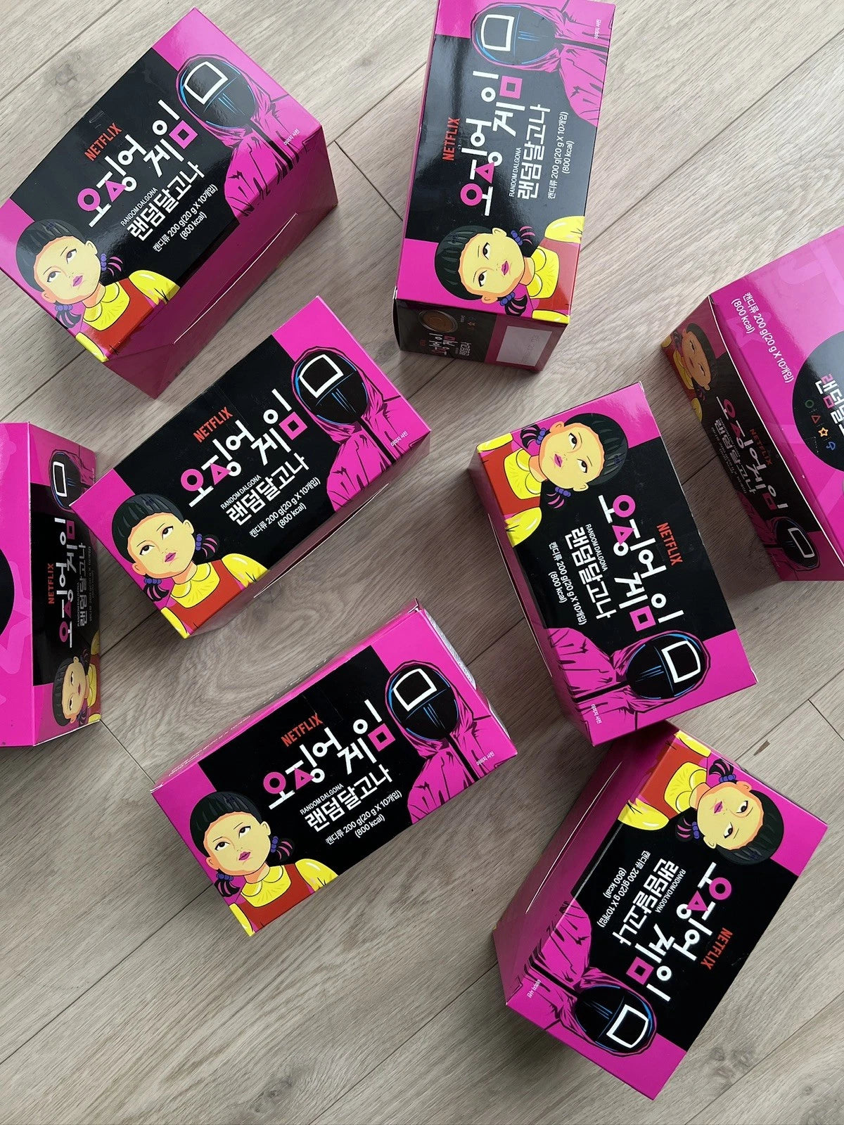 Official Squid Game Dalgona Cookie Candy x 1 FULL Box Of Random Korean Candy+Tin